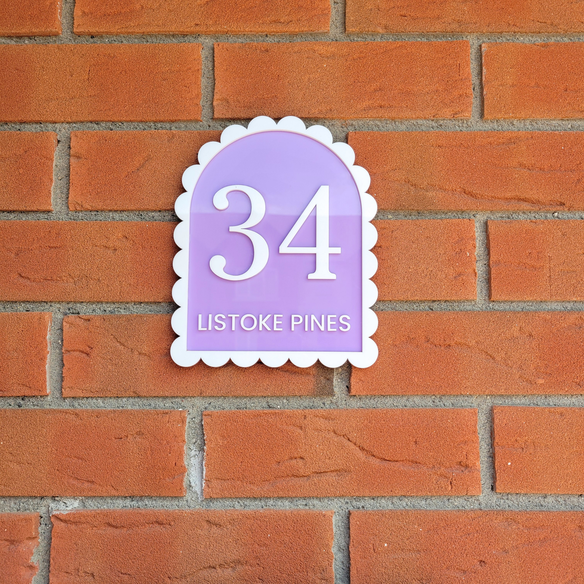 Handmade acrylic address plaque with scalloped design and bold numbers